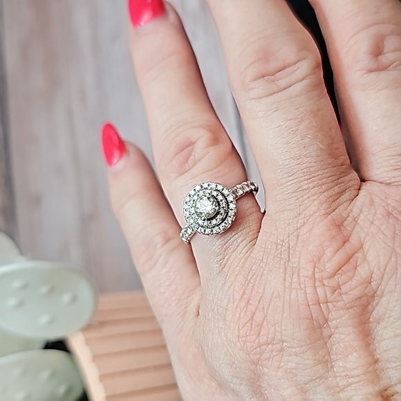 14KT WHITE GOLD DOUBLE HALO DIAMOND RING - Picture 11 of 16